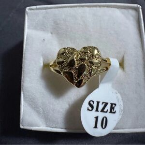 Golden Heart Patterned Ring